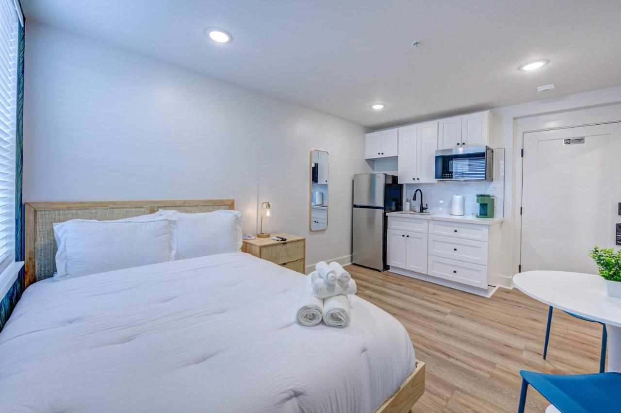 Roaring Tigers Studio Apartment ガルベストン エクステリア 写真